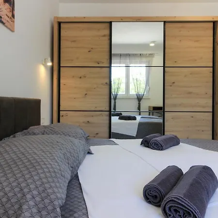 Villa Relax Ii With Private Pool Near The Town And The By Wiibuk Šišan