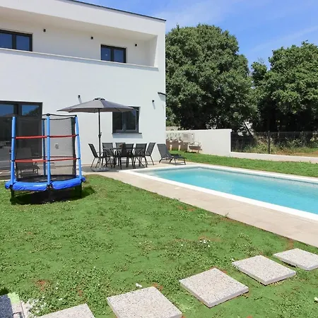 Villa Relax Ii With Private Pool Near The Town And The By Wiibuk Šišan