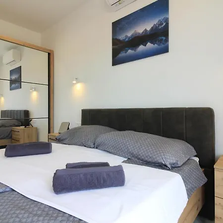 Relax Ii With Private Pool Near The Town And The By Wiibuk * Sisan