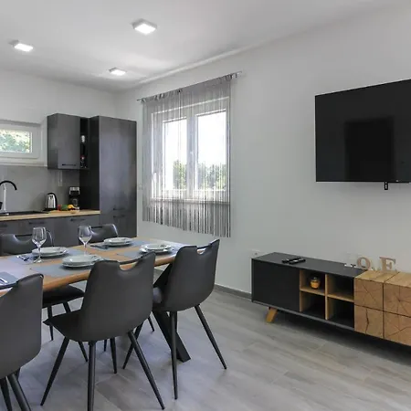 Villa Relax Ii With Private Pool Near The Town And The By Wiibuk Šišan